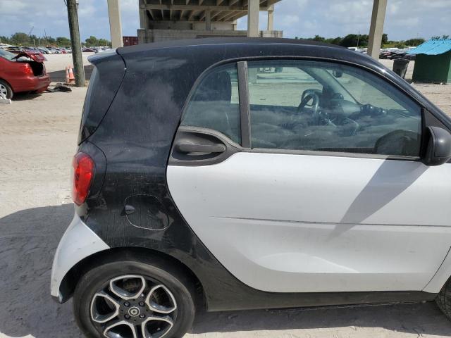 Photo 9 VIN: WMEFJ9BA2KK359487 - SMART FORTWO 