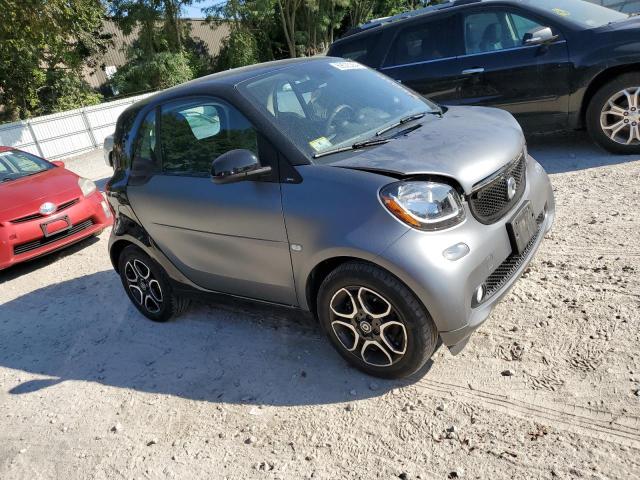 Photo 3 VIN: WMEFJ9BA3HK229906 - SMART FORTWO 