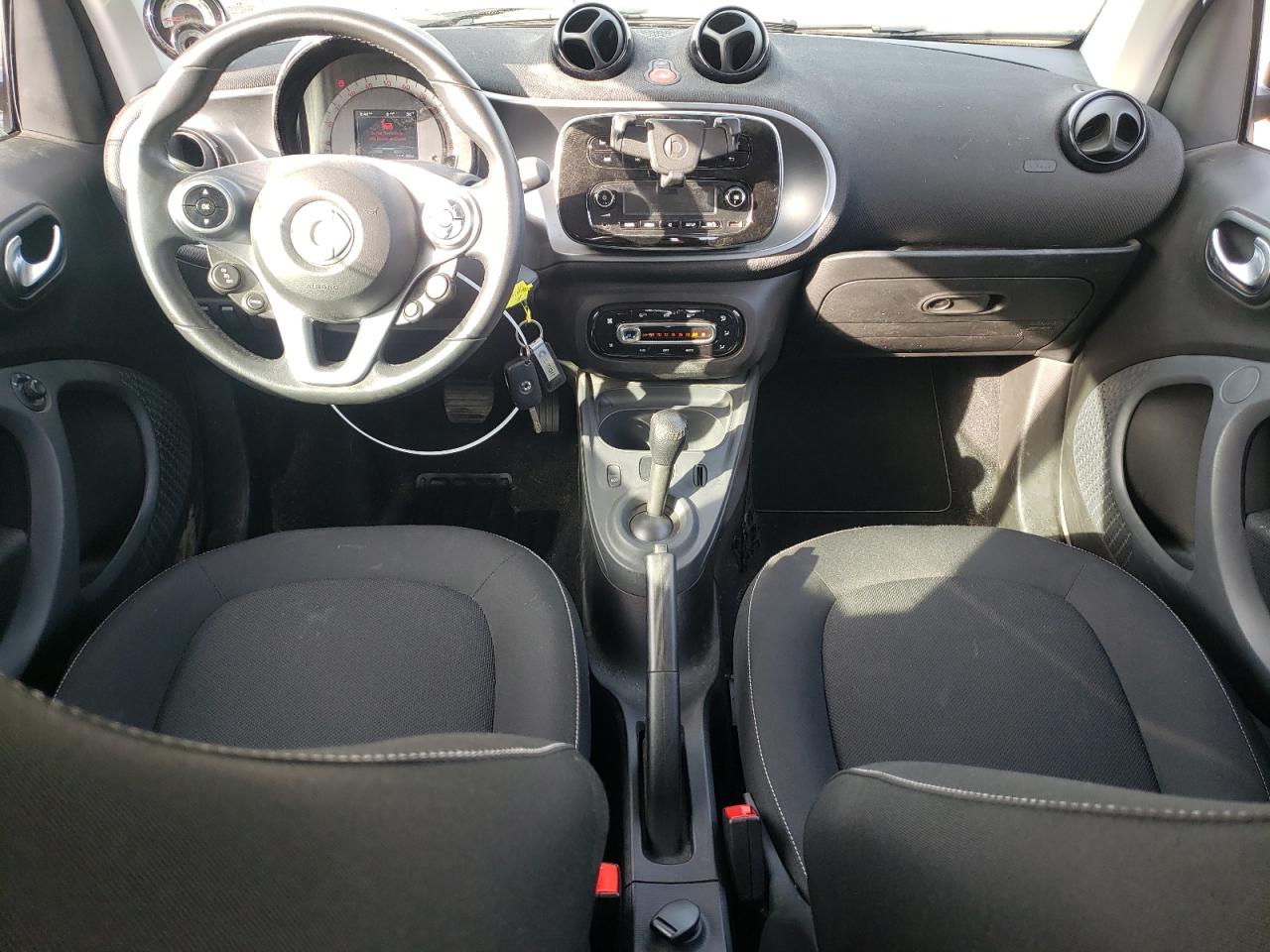 Photo 7 VIN: WMEFJ9BA3JK323113 - SMART FORTWO 