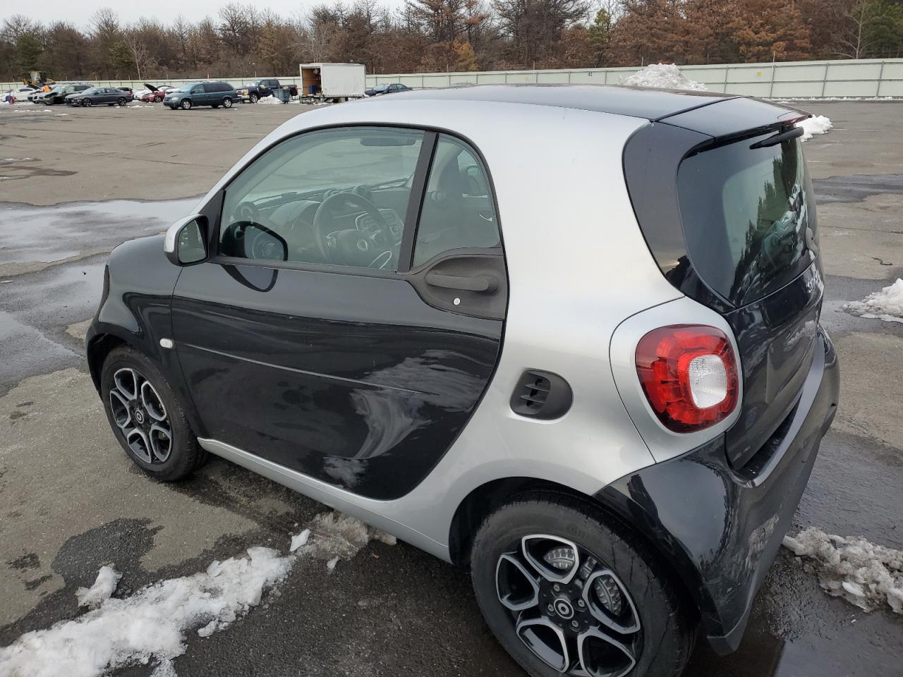 Photo 1 VIN: WMEFJ9BA4JK283737 - SMART FORTWO 