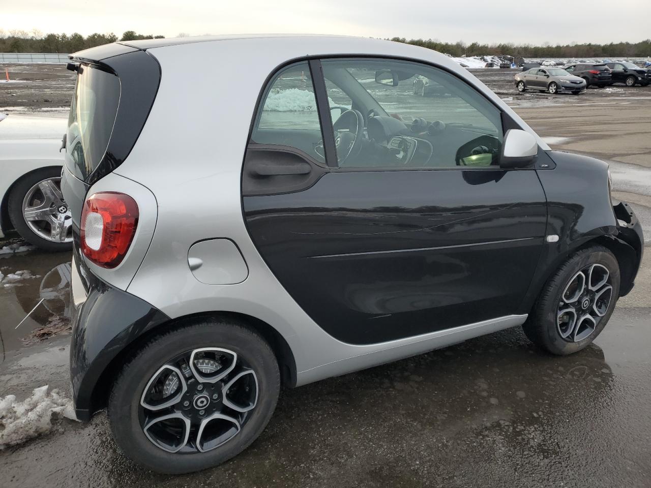 Photo 2 VIN: WMEFJ9BA4JK283737 - SMART FORTWO 