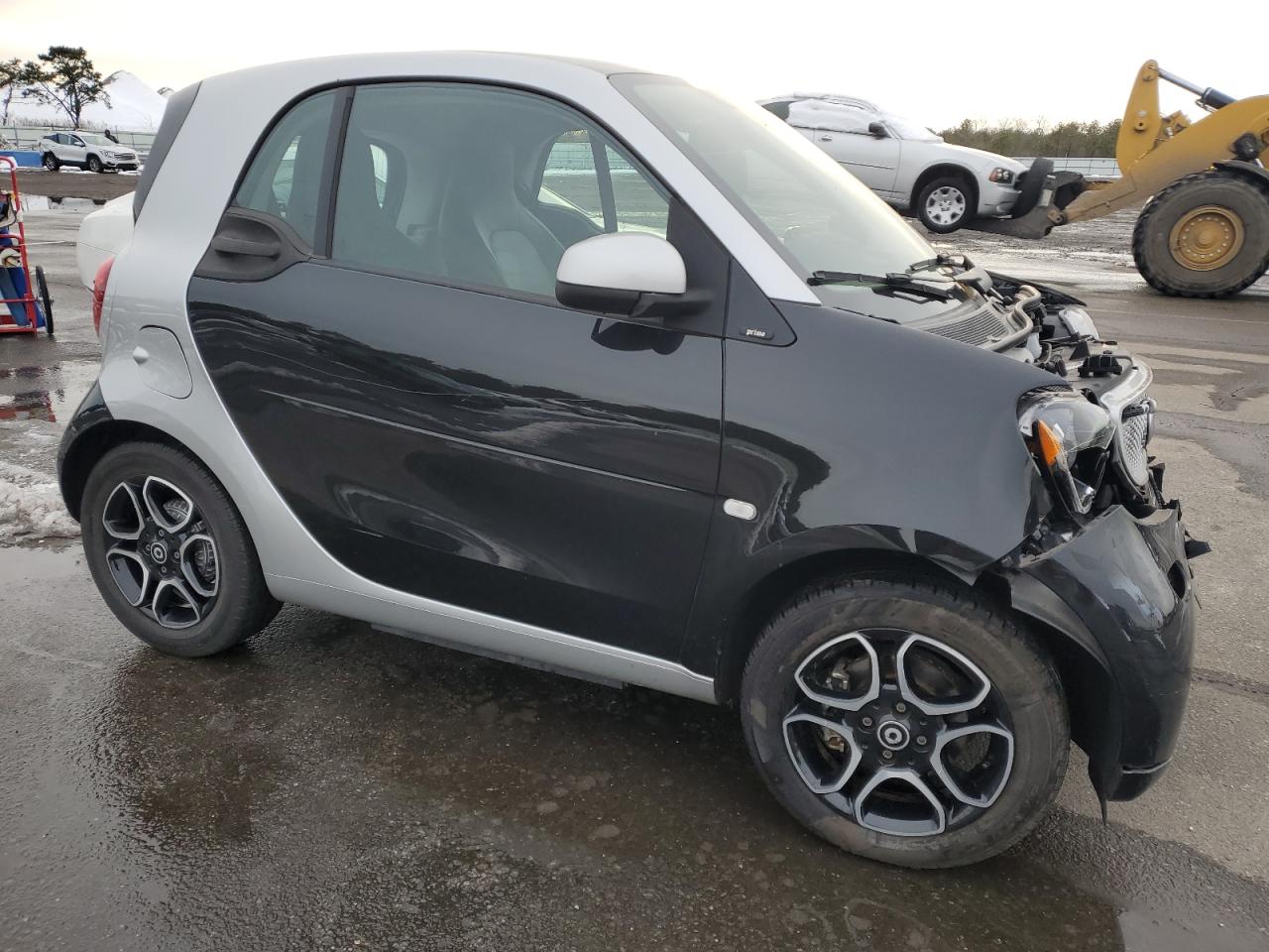 Photo 3 VIN: WMEFJ9BA4JK283737 - SMART FORTWO 