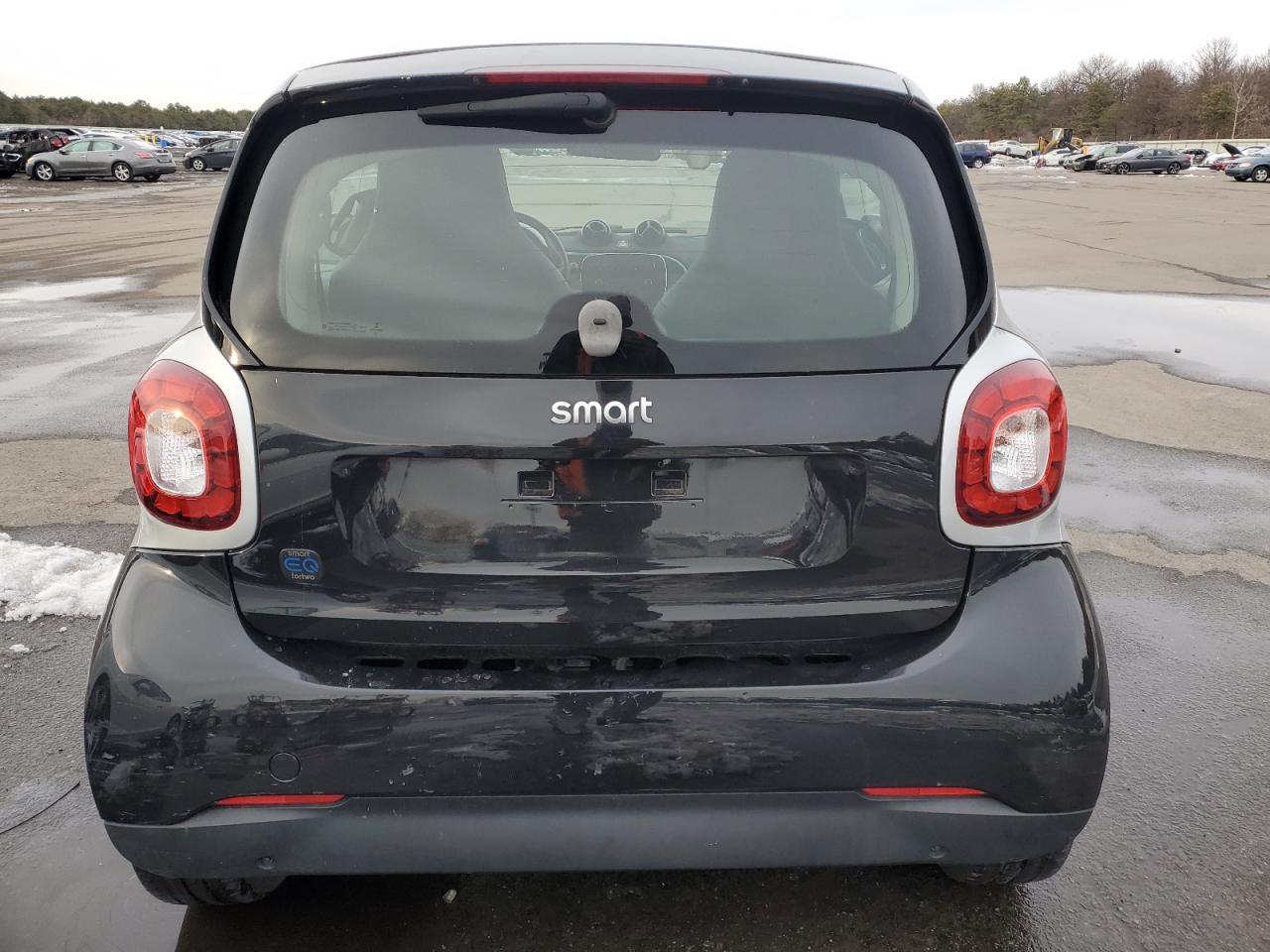 Photo 5 VIN: WMEFJ9BA4JK283737 - SMART FORTWO 