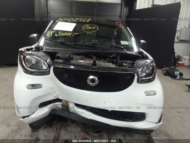 Photo 5 VIN: WMEFJ9BA4JK314016 - SMART FORTWO ELECTRIC DRIVE 