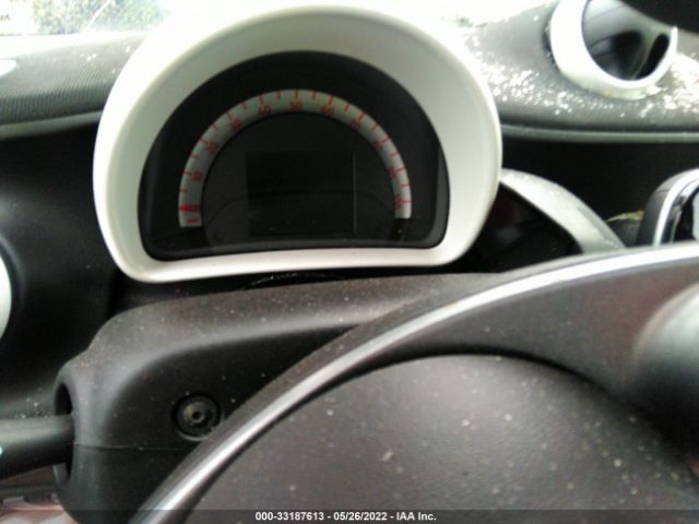 Photo 6 VIN: WMEFJ9BA4KK357675 - SMART FORTWO ELECTRIC 