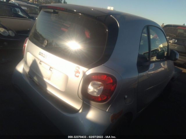 Photo 3 VIN: WMEFJ9BA5KK383315 - SMART EQ FORTWO 