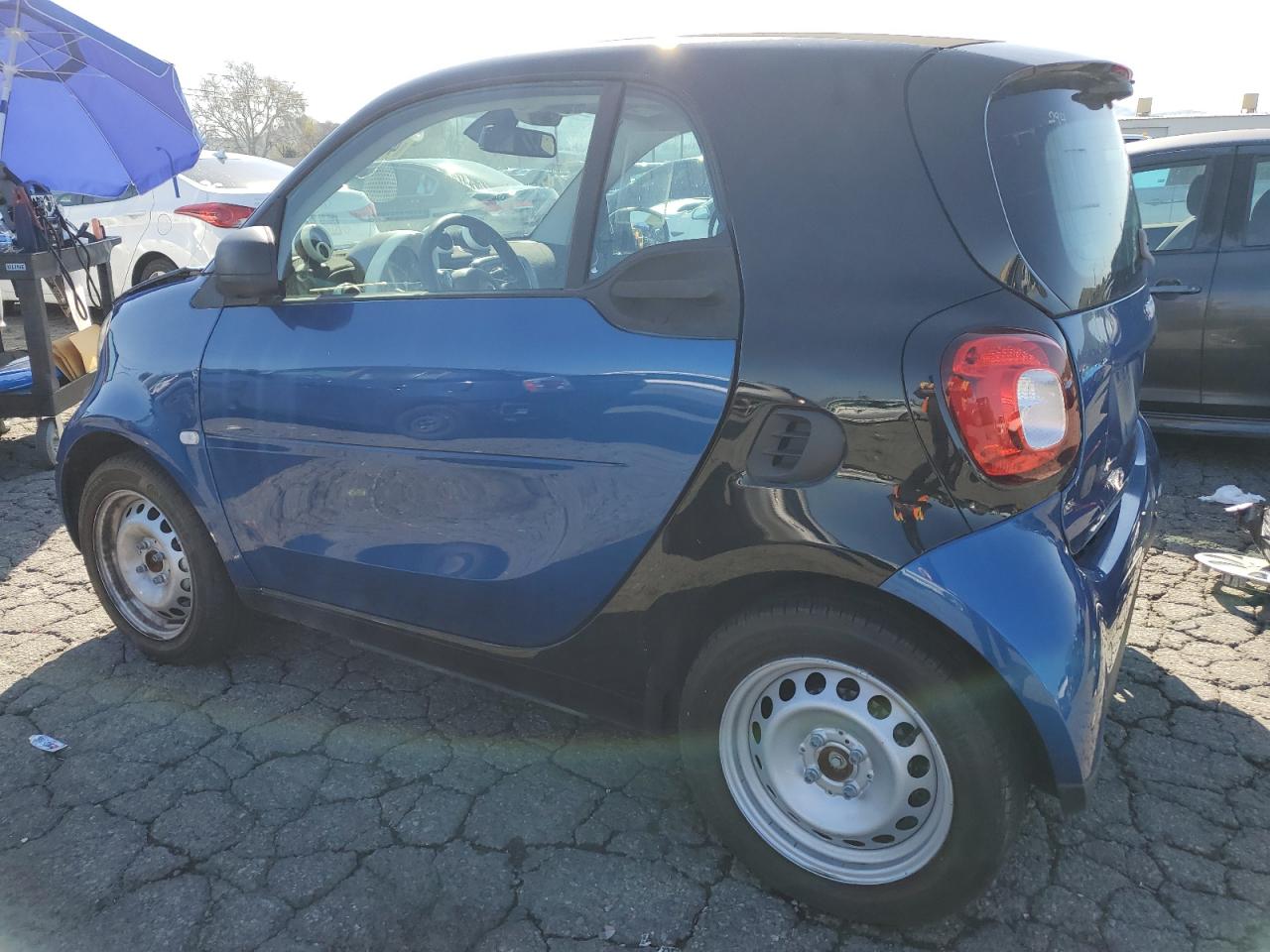 Photo 1 VIN: WMEFJ9BA6JK308010 - SMART FORTWO 