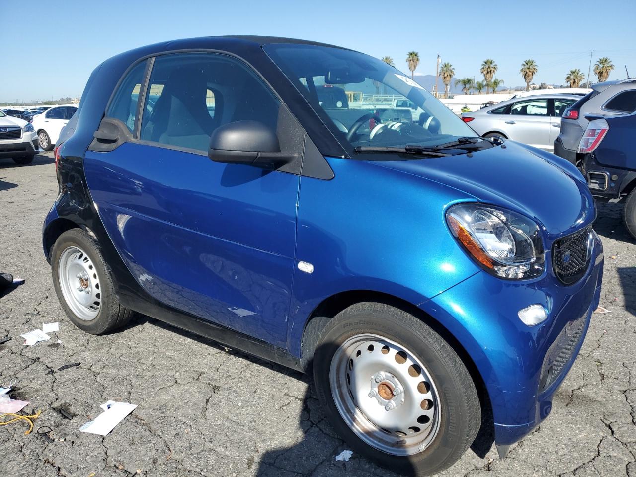 Photo 3 VIN: WMEFJ9BA6JK308010 - SMART FORTWO 