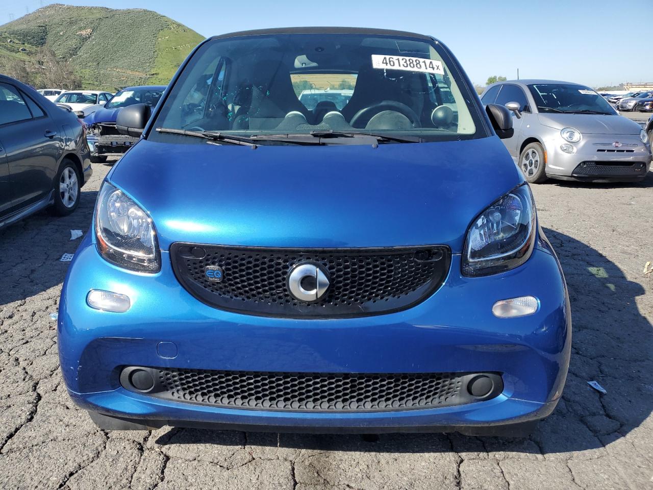 Photo 4 VIN: WMEFJ9BA6JK308010 - SMART FORTWO 