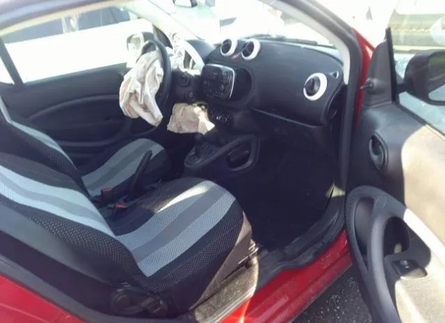 Photo 4 VIN: WMEFJ9BA6KK359850 - SMART FORTWO 