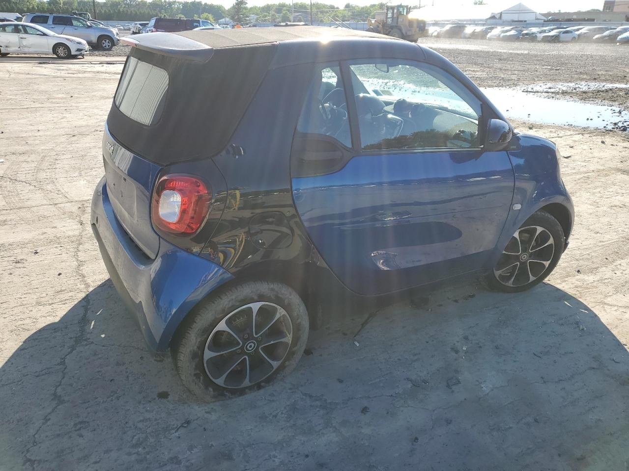 Photo 2 VIN: WMEFK5DA3HK152165 - SMART FORTWO 