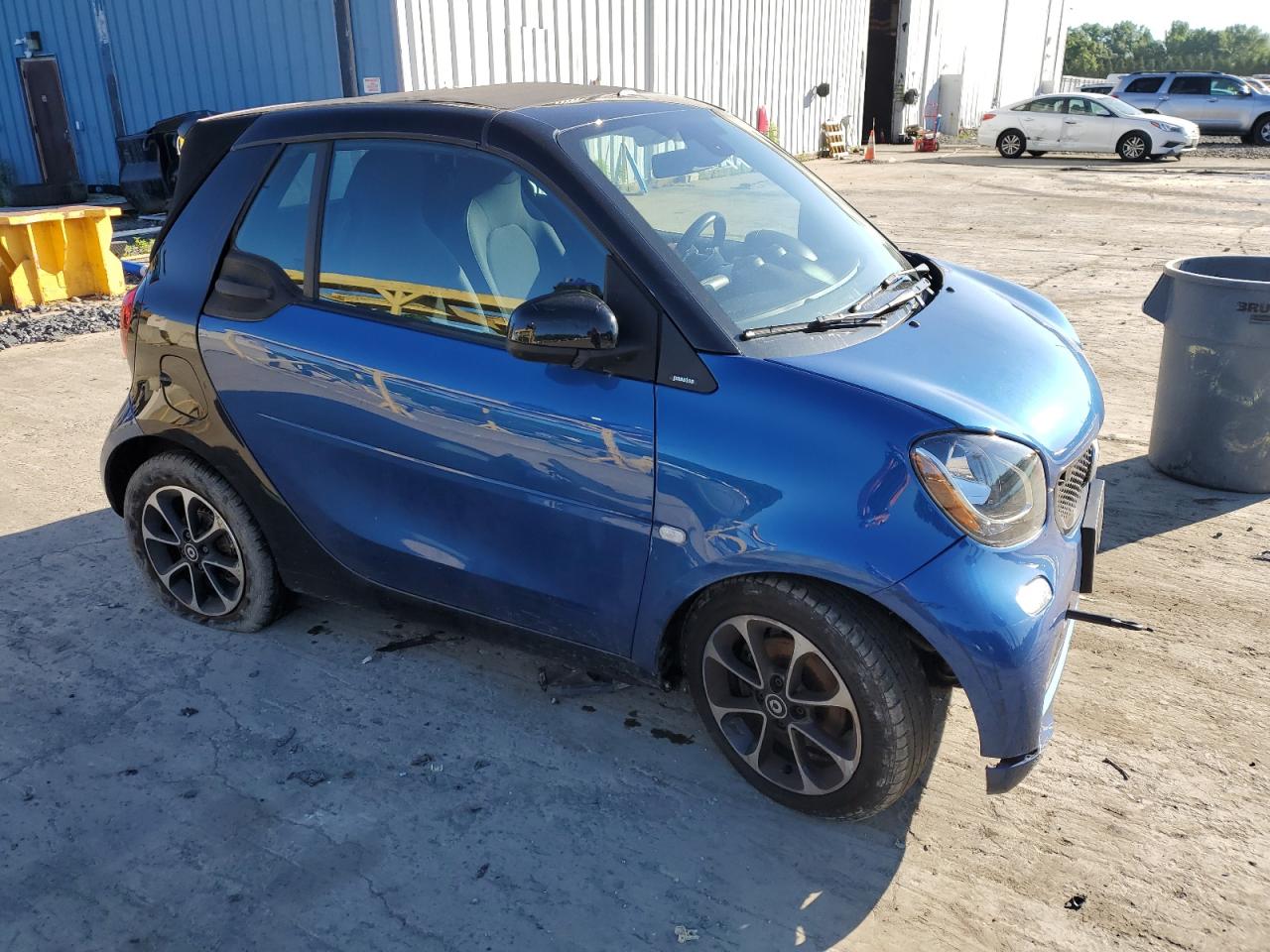 Photo 3 VIN: WMEFK5DA3HK152165 - SMART FORTWO 