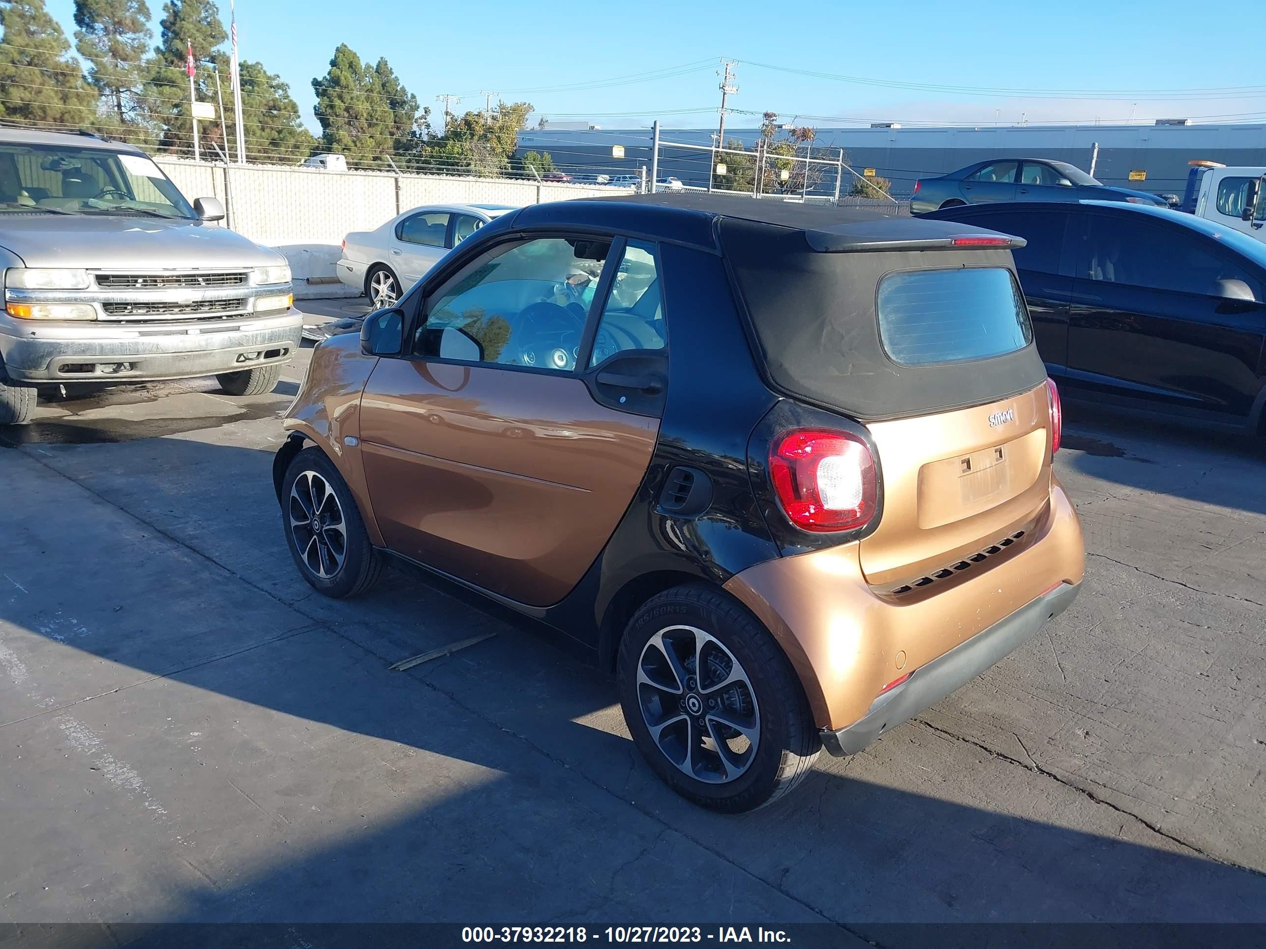 Photo 2 VIN: WMEFK5DA6HK168974 - SMART FORTWO 