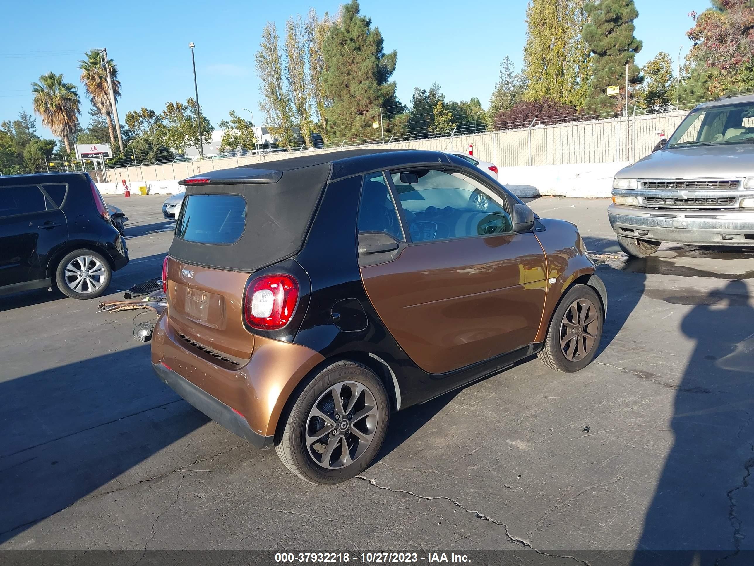 Photo 3 VIN: WMEFK5DA6HK168974 - SMART FORTWO 