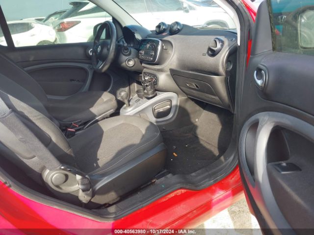 Photo 4 VIN: WMEFK5DAXHK137100 - SMART FORTWO 