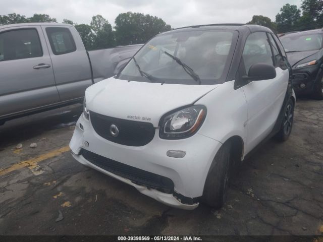 Photo 1 VIN: WMEFK9BA2HK226993 - SMART FORTWO 