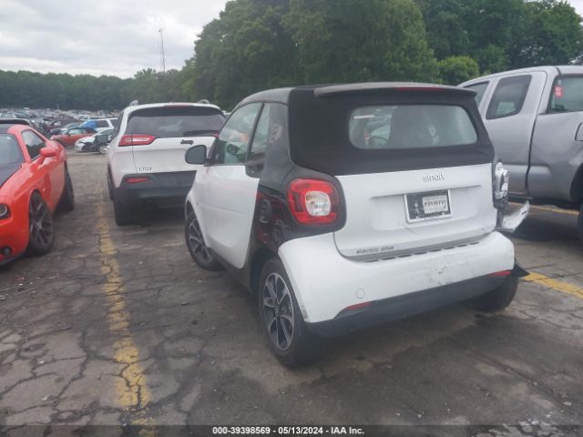 Photo 2 VIN: WMEFK9BA2HK226993 - SMART FORTWO 