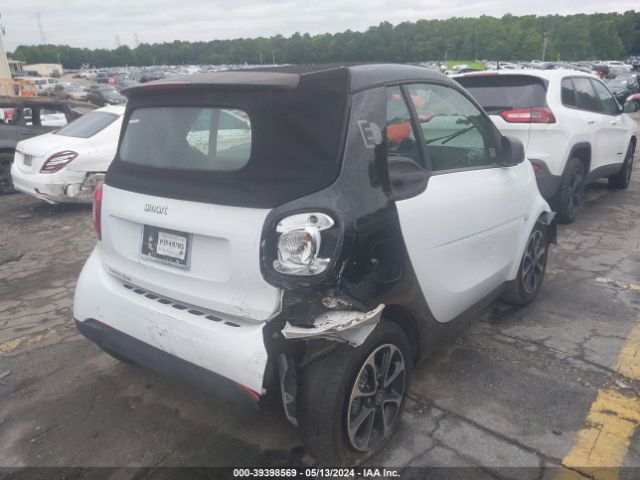 Photo 3 VIN: WMEFK9BA2HK226993 - SMART FORTWO 