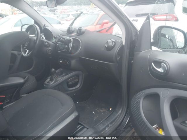 Photo 4 VIN: WMEFK9BA2HK226993 - SMART FORTWO 