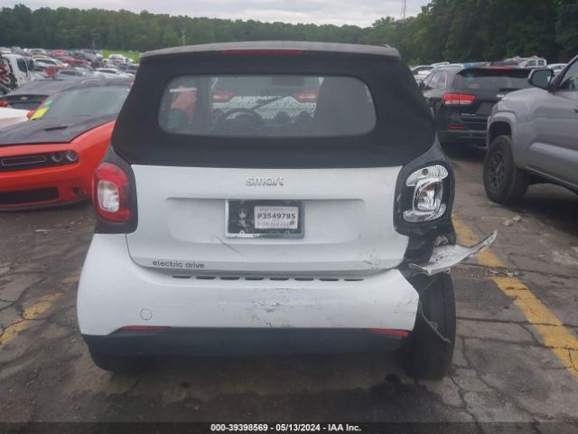 Photo 5 VIN: WMEFK9BA2HK226993 - SMART FORTWO 