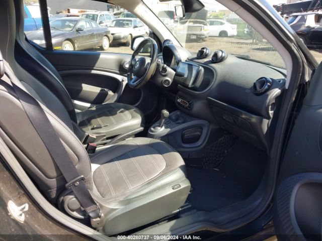 Photo 4 VIN: WMEFK9BA2HK233457 - SMART FORTWO 