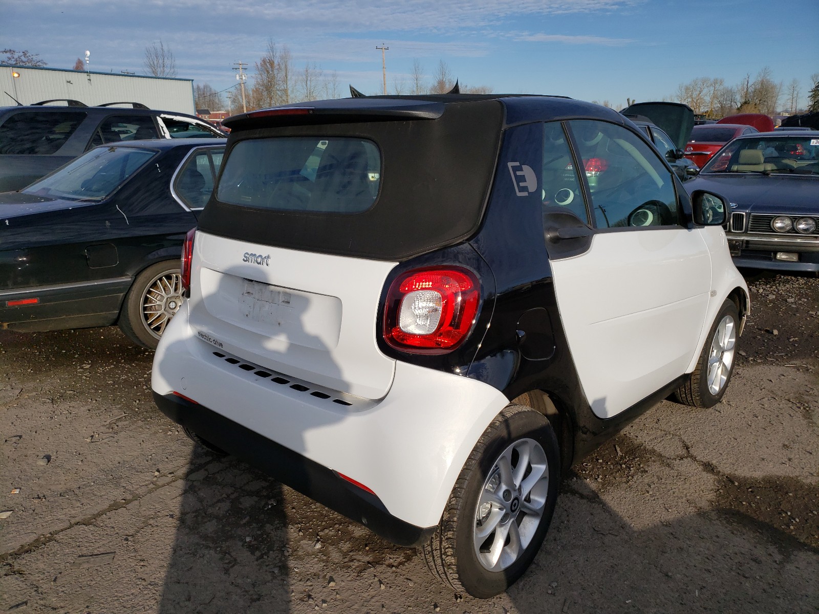 Photo 3 VIN: WMEFK9BAXJK267720 - SMART EQ FORTWO 