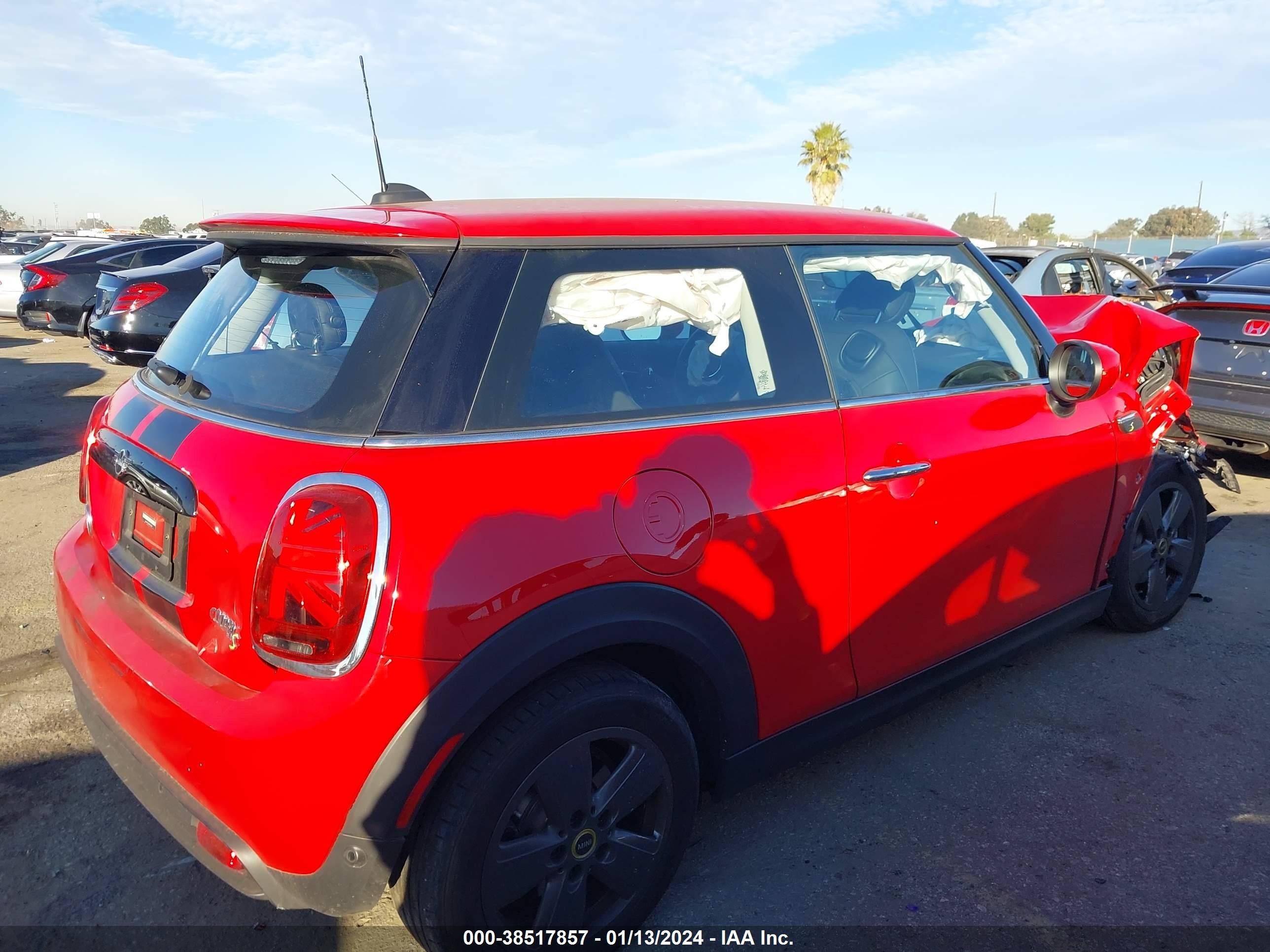 Photo 3 VIN: WMW13DJ09R2U54201 - MINI COOPER 