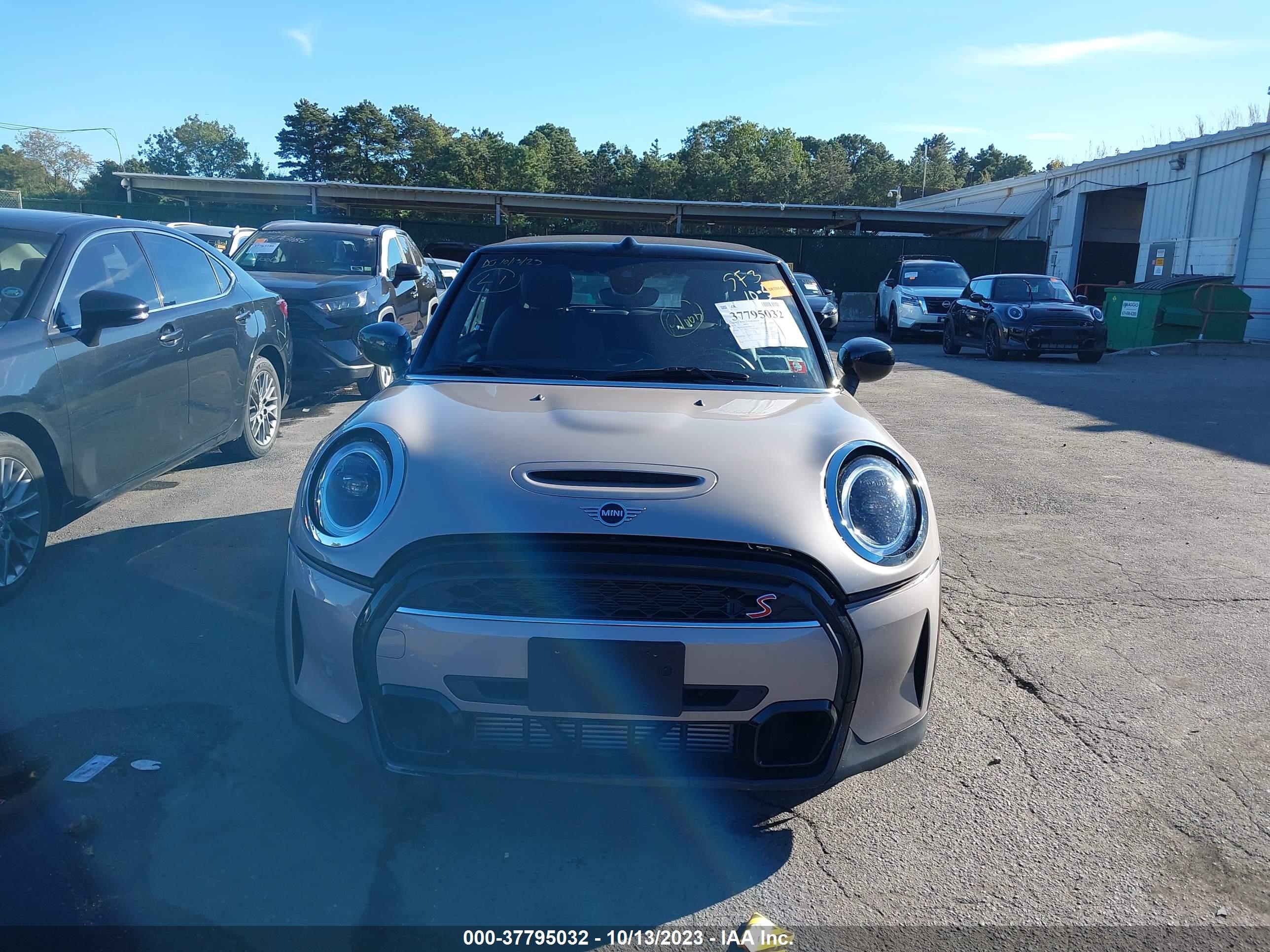 Photo 11 VIN: WMW43DL0XN3N46139 - MINI CONVERTIBLE 