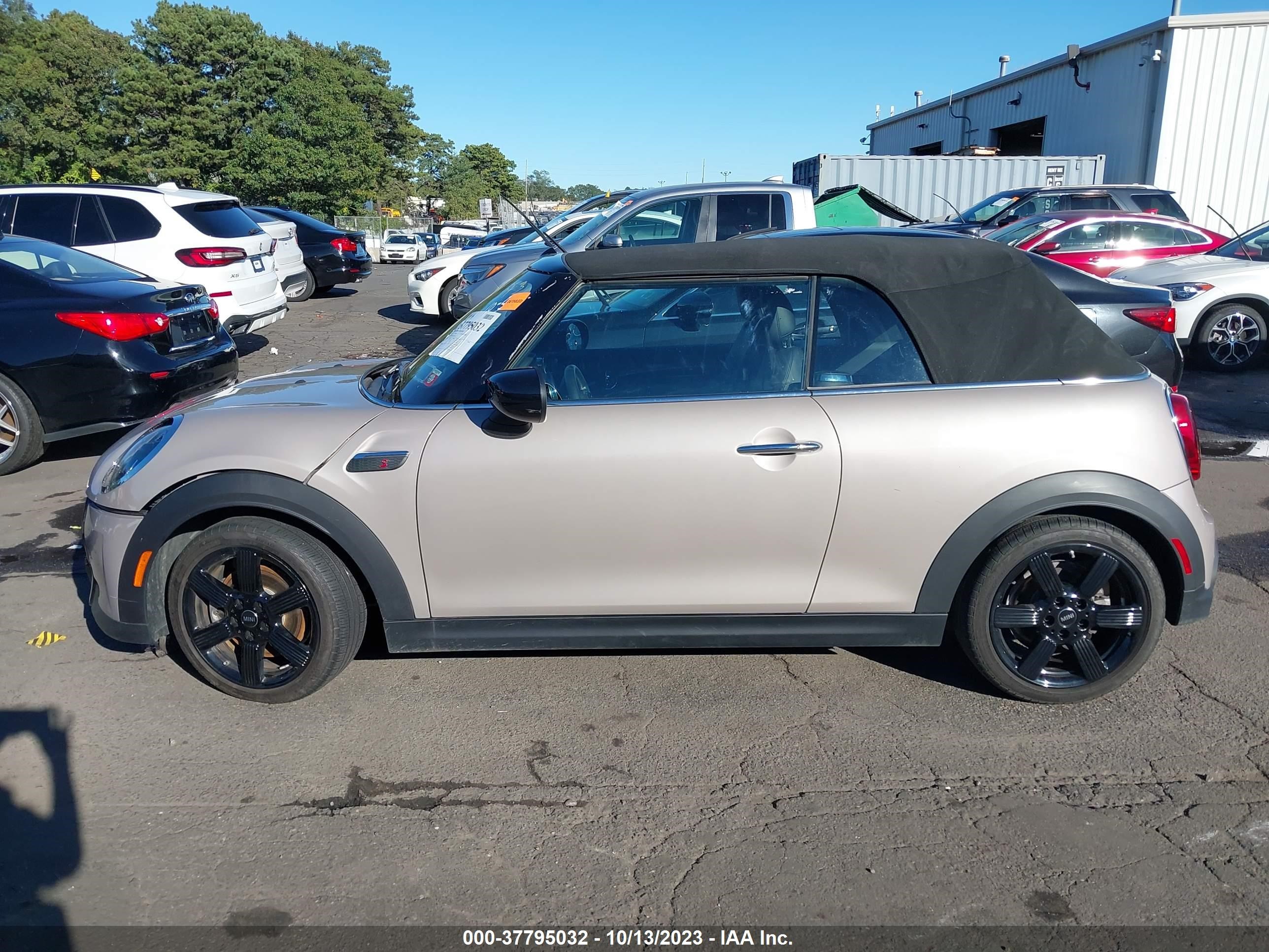 Photo 13 VIN: WMW43DL0XN3N46139 - MINI CONVERTIBLE 