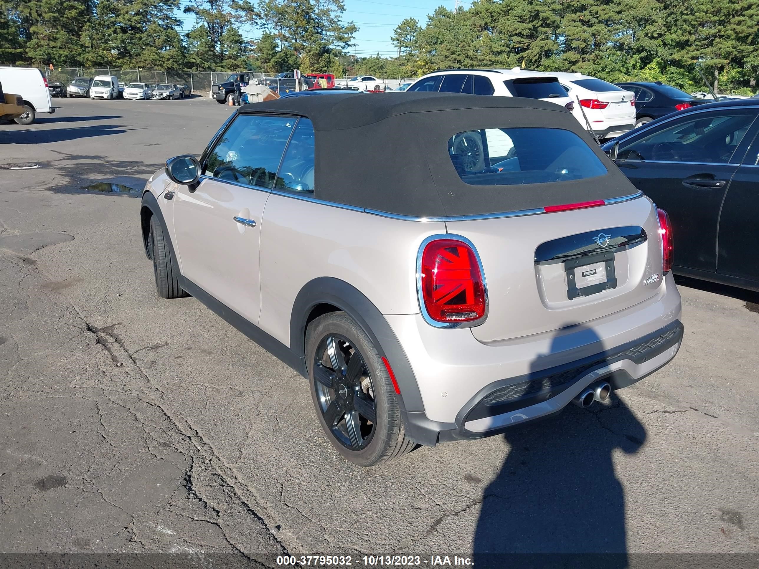 Photo 2 VIN: WMW43DL0XN3N46139 - MINI CONVERTIBLE 