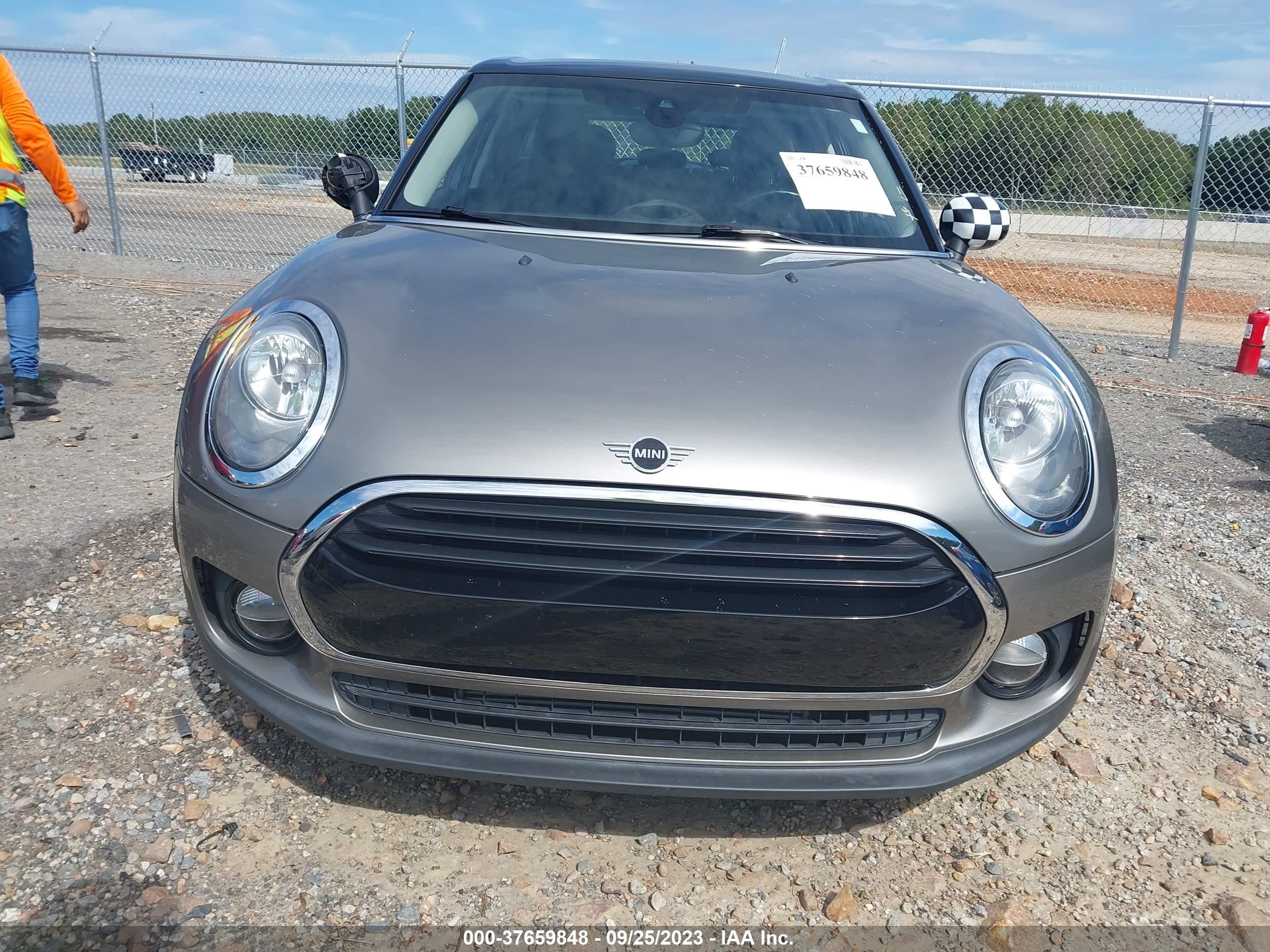 Photo 11 VIN: WMWLN5C51K2G82459 - MINI CLUBMAN 