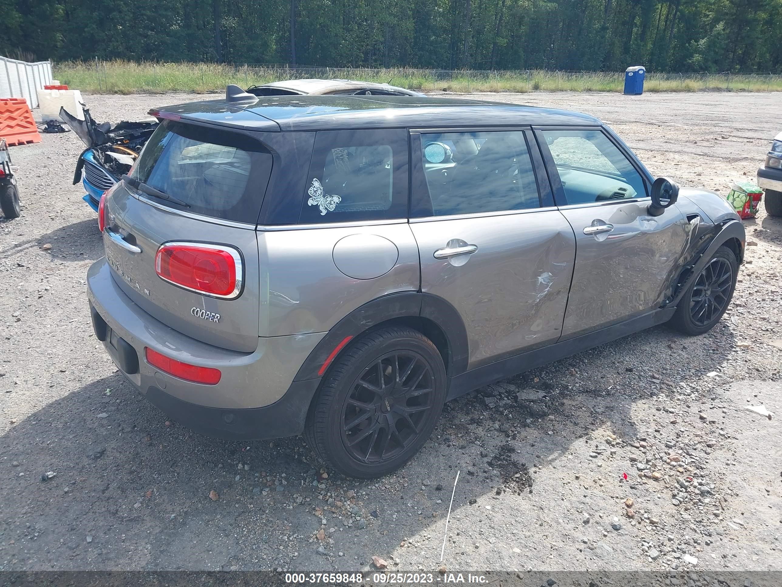 Photo 3 VIN: WMWLN5C51K2G82459 - MINI CLUBMAN 