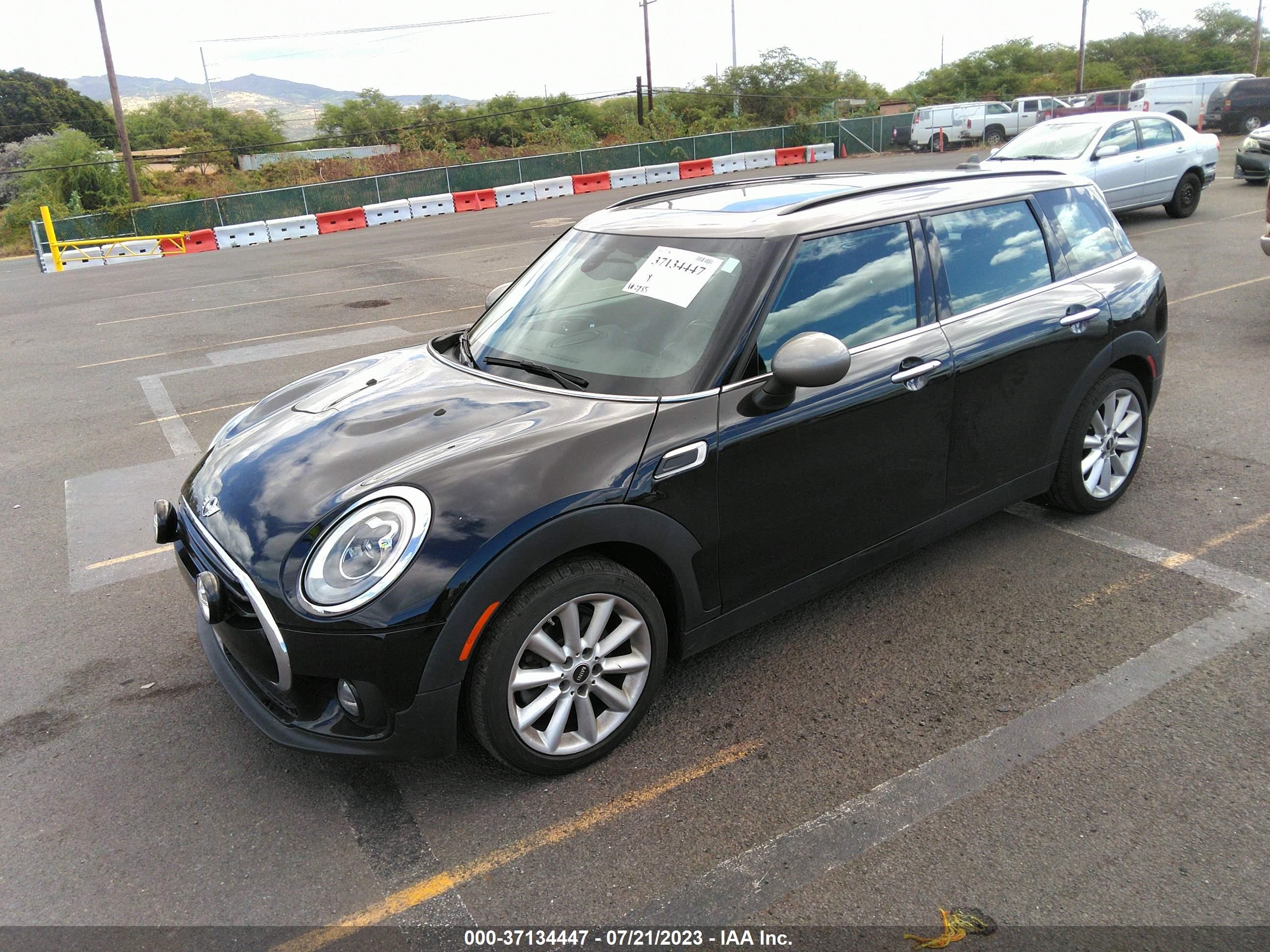 Photo 1 VIN: WMWLN5C58G2E07047 - MINI CLUBMAN 