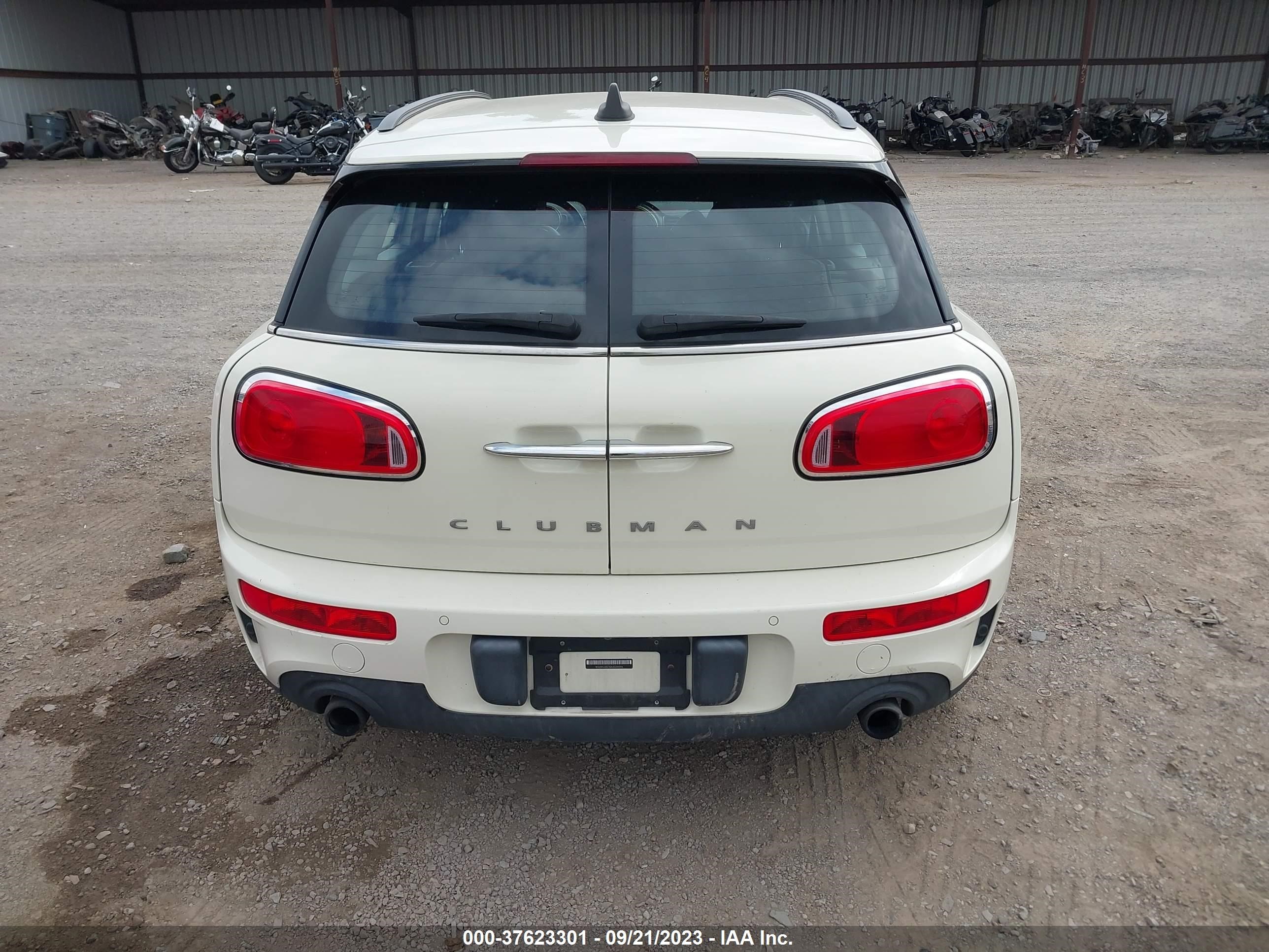 Photo 15 VIN: WMWLU5C52K2G04596 - MINI CLUBMAN 