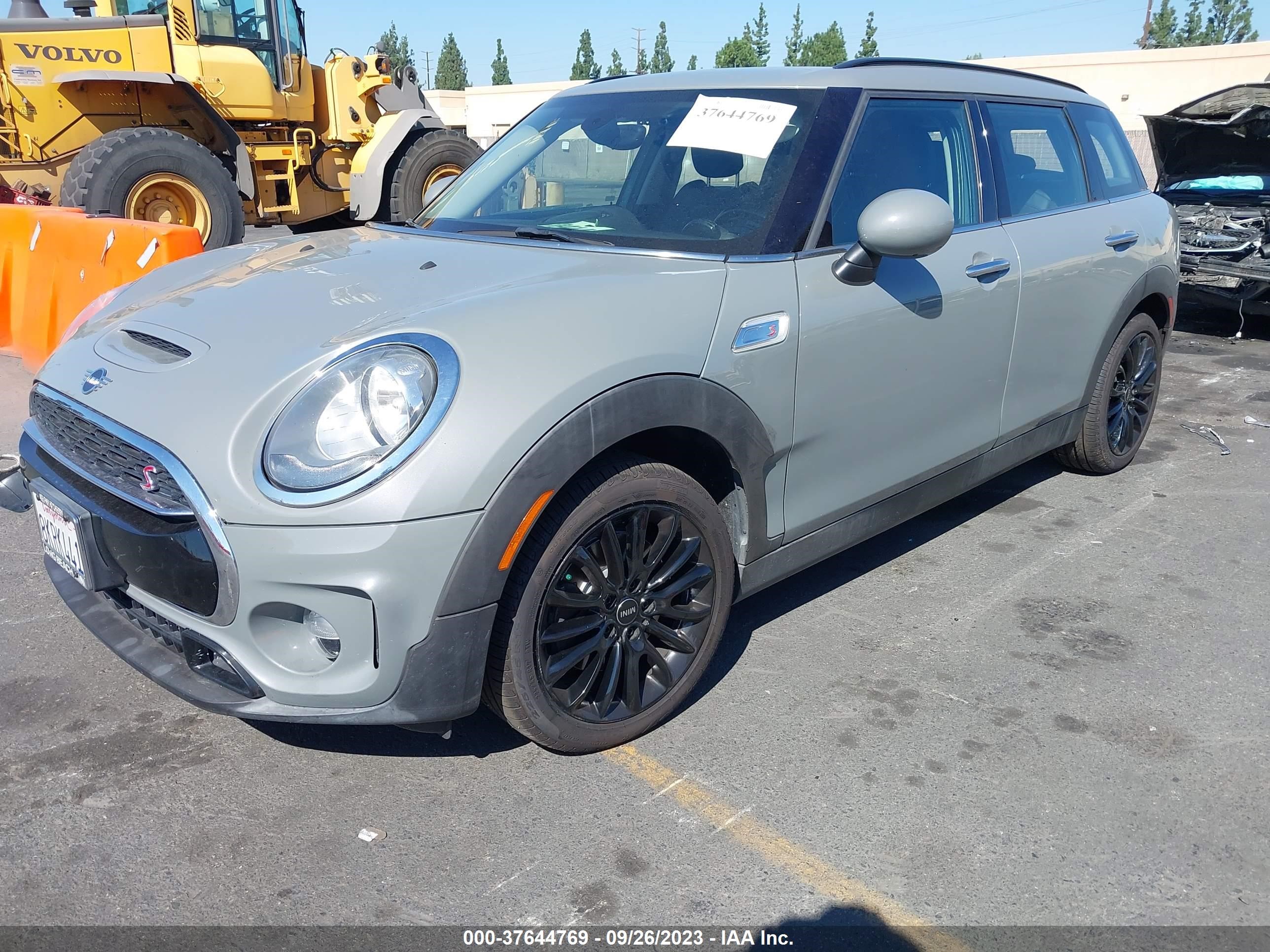 Photo 1 VIN: WMWLU5C57K2G04061 - MINI CLUBMAN 