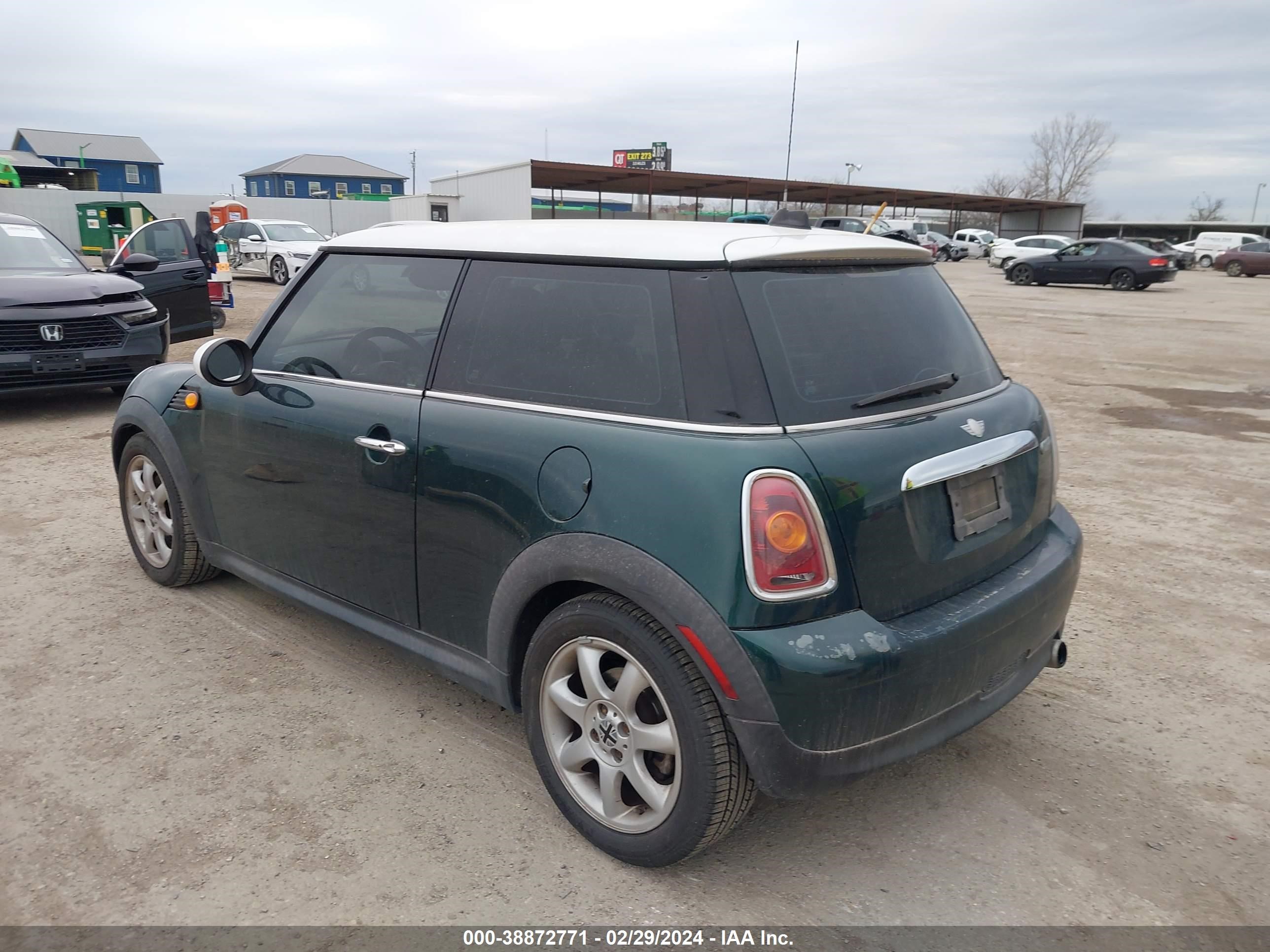 Photo 2 VIN: WMWMF33538TT62386 - MINI COOPER 