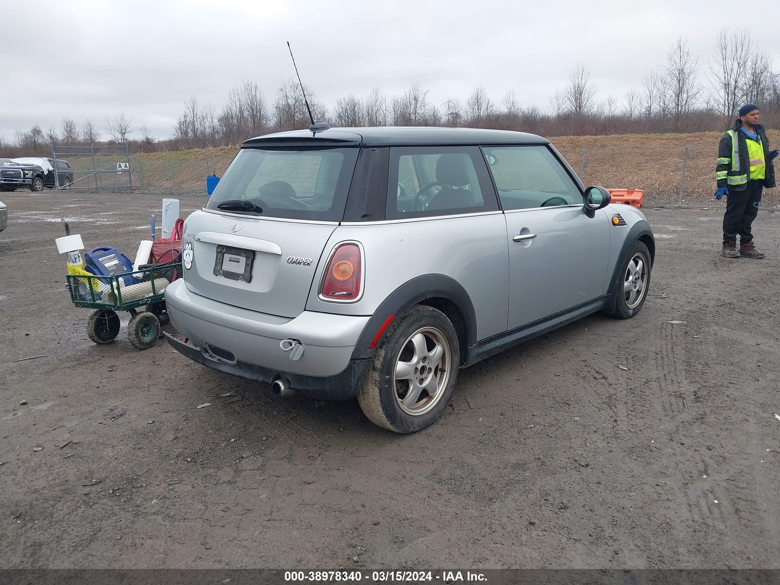 Photo 3 VIN: WMWMF33547TU61989 - MINI COOPER 