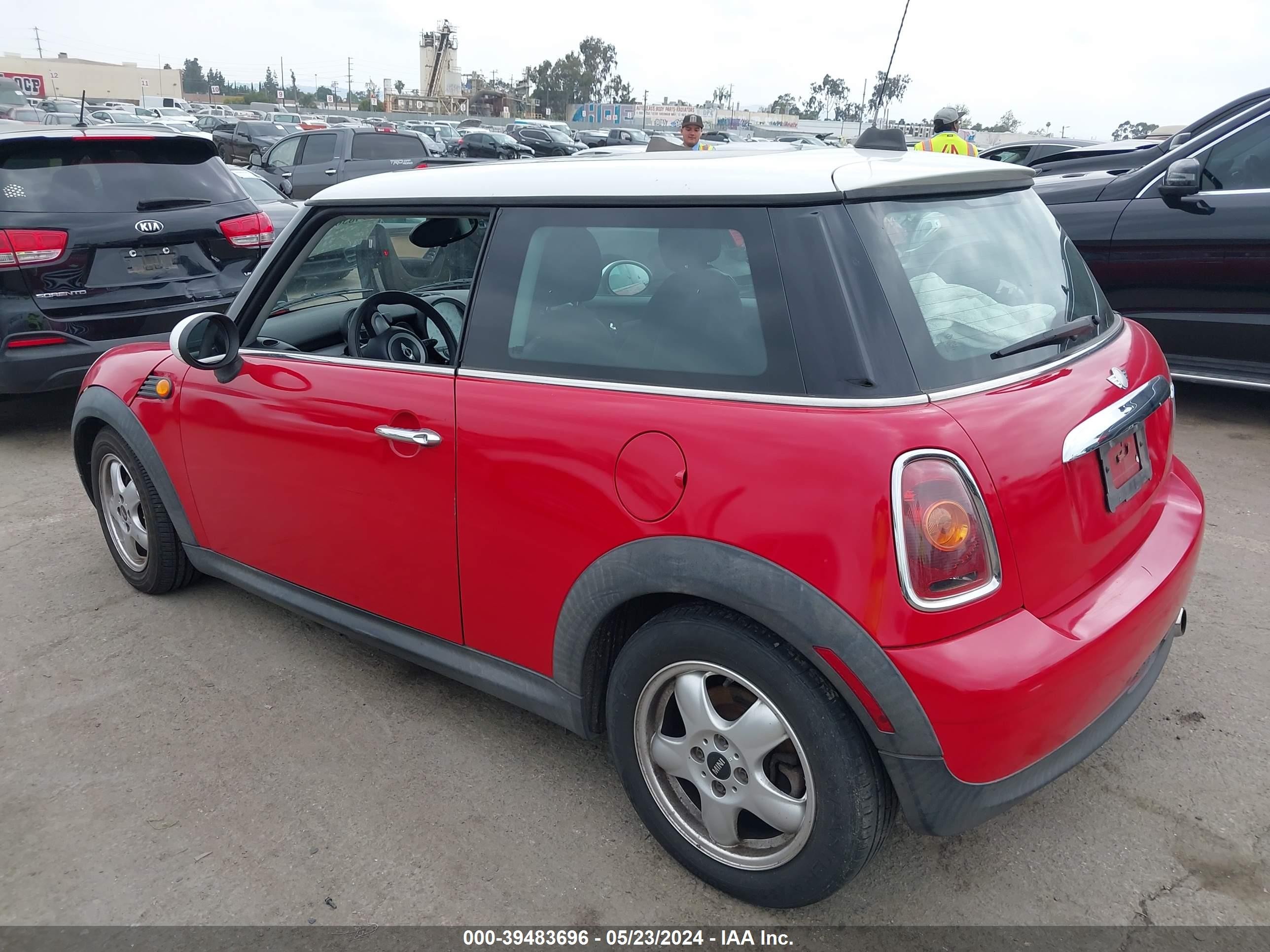 Photo 2 VIN: WMWMF33578TT60821 - MINI COOPER 