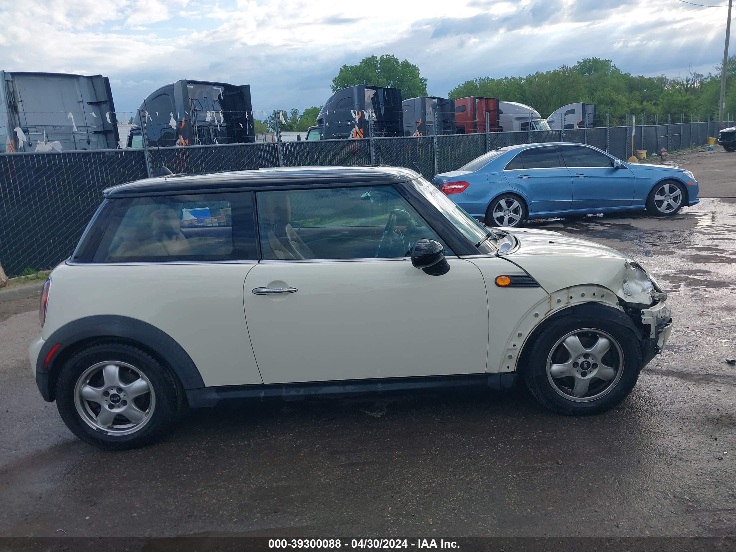 Photo 12 VIN: WMWMF33598TT63090 - MINI COOPER 