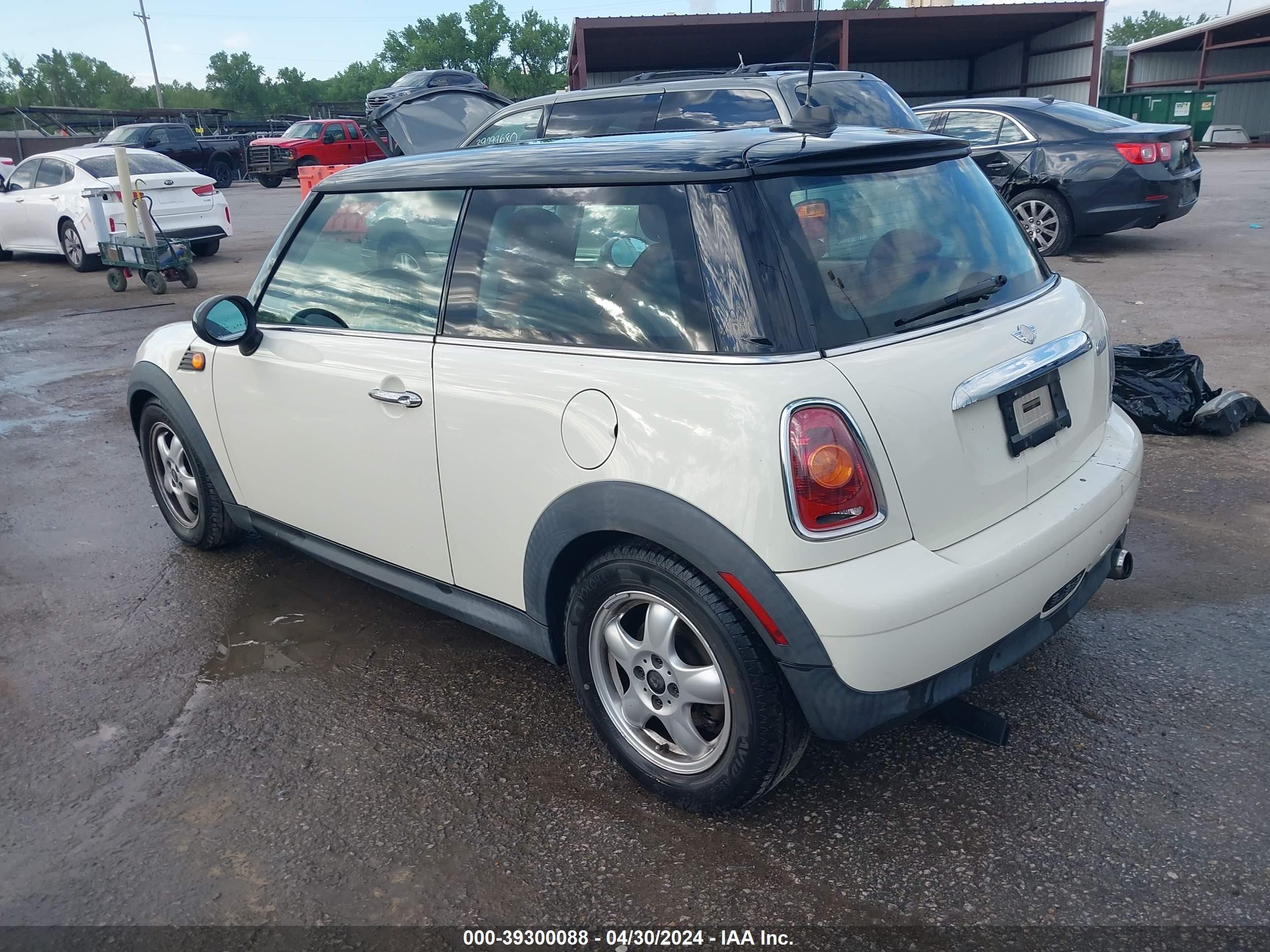 Photo 2 VIN: WMWMF33598TT63090 - MINI COOPER 