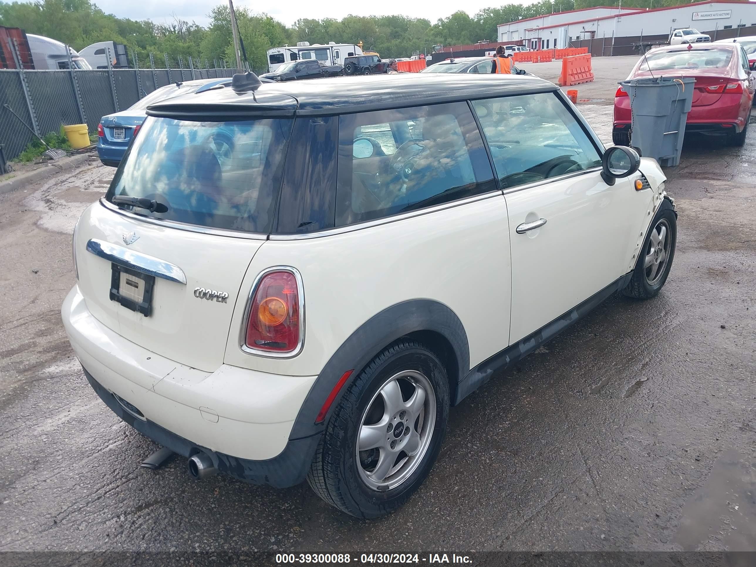 Photo 3 VIN: WMWMF33598TT63090 - MINI COOPER 