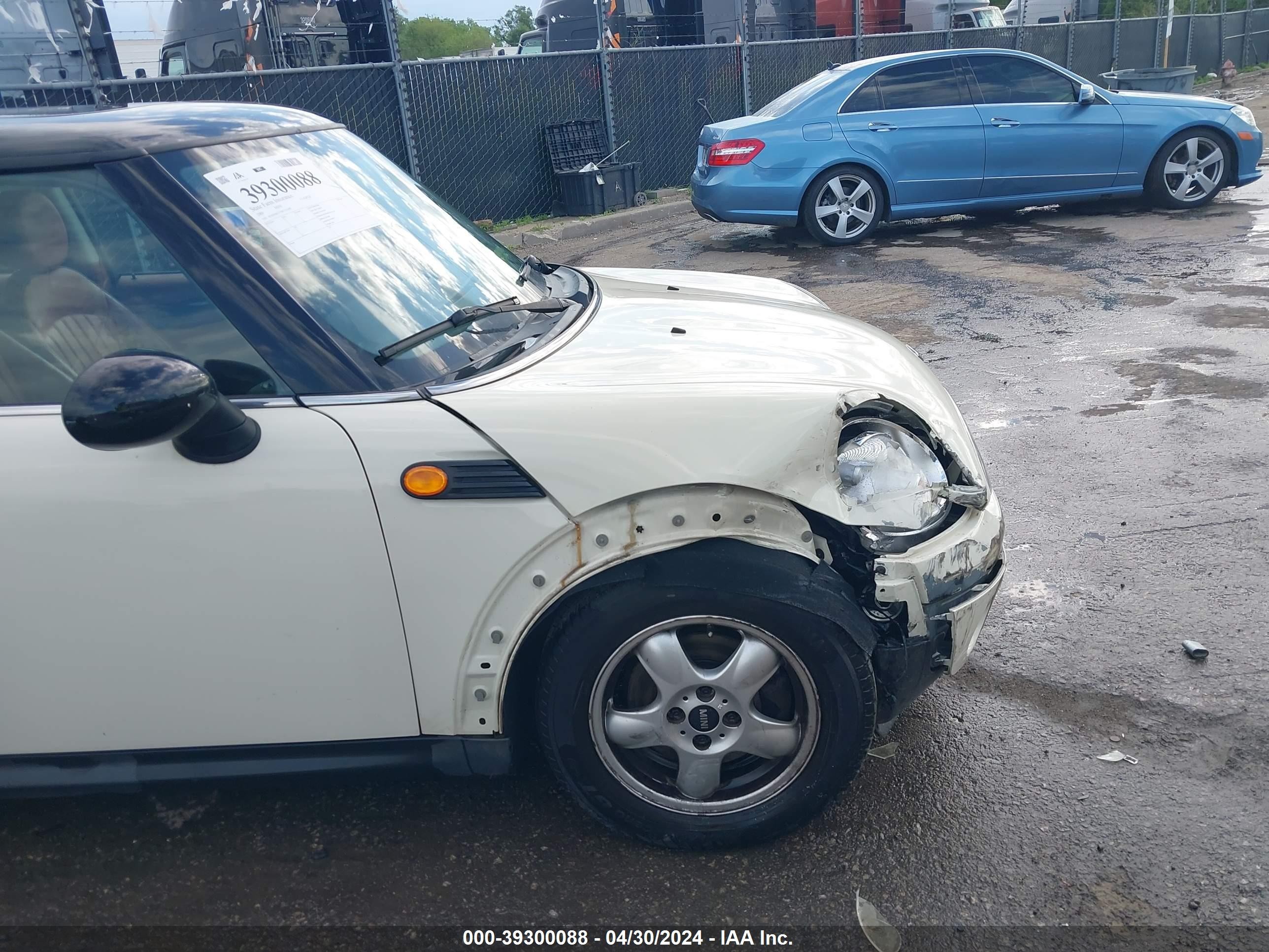 Photo 5 VIN: WMWMF33598TT63090 - MINI COOPER 