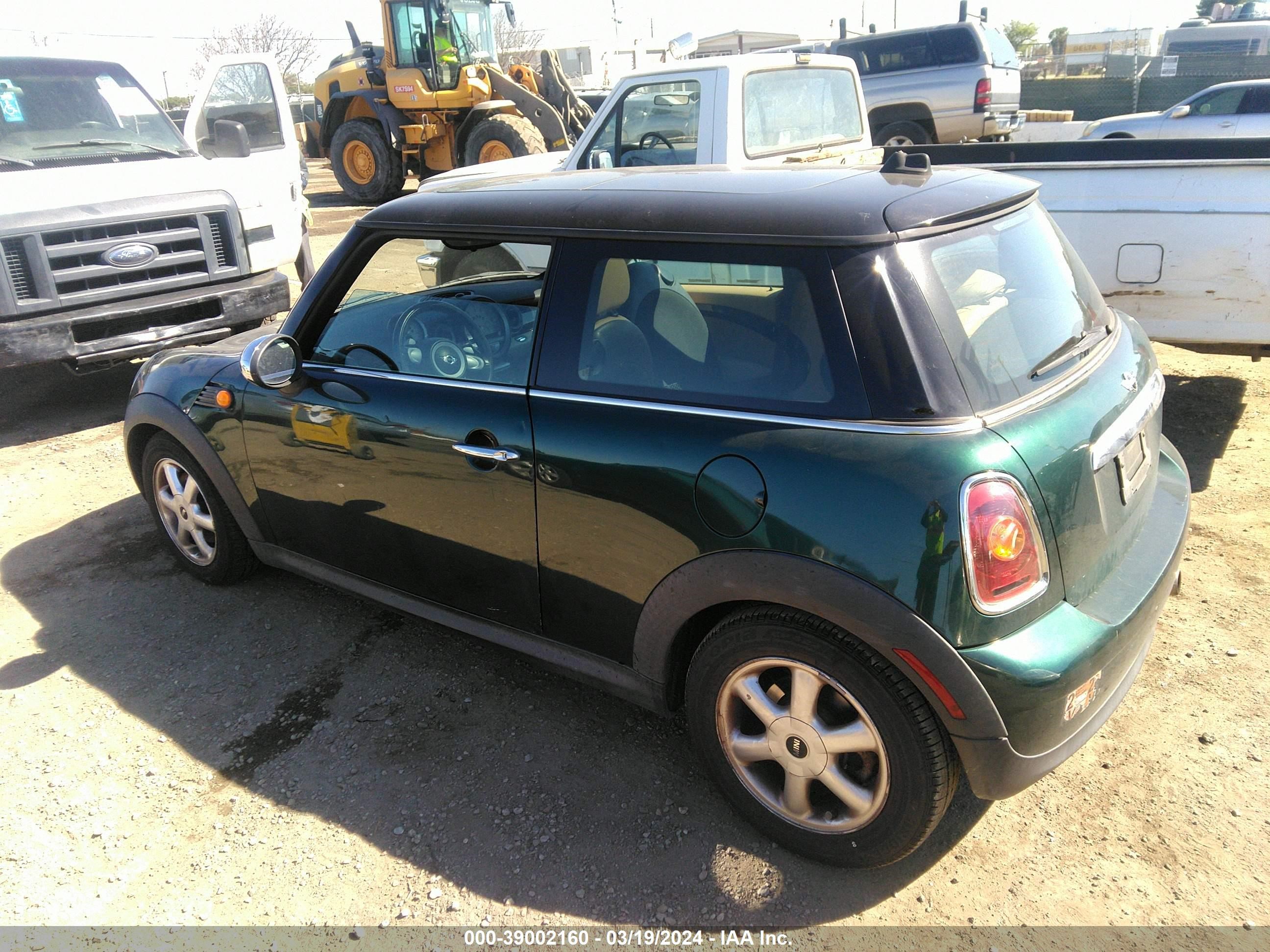 Photo 2 VIN: WMWMF33598TT64417 - MINI COOPER 