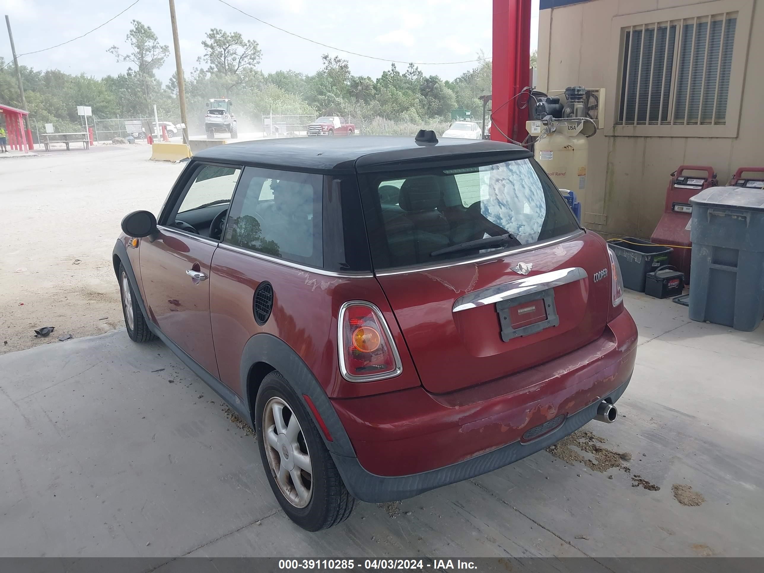 Photo 2 VIN: WMWMF33599TT68775 - MINI COOPER 