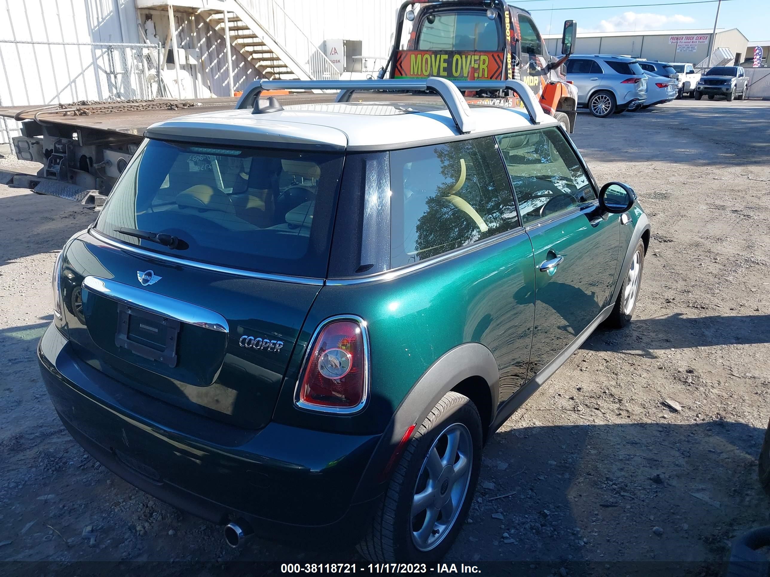 Photo 3 VIN: WMWMF335X8TU66826 - MINI COOPER 