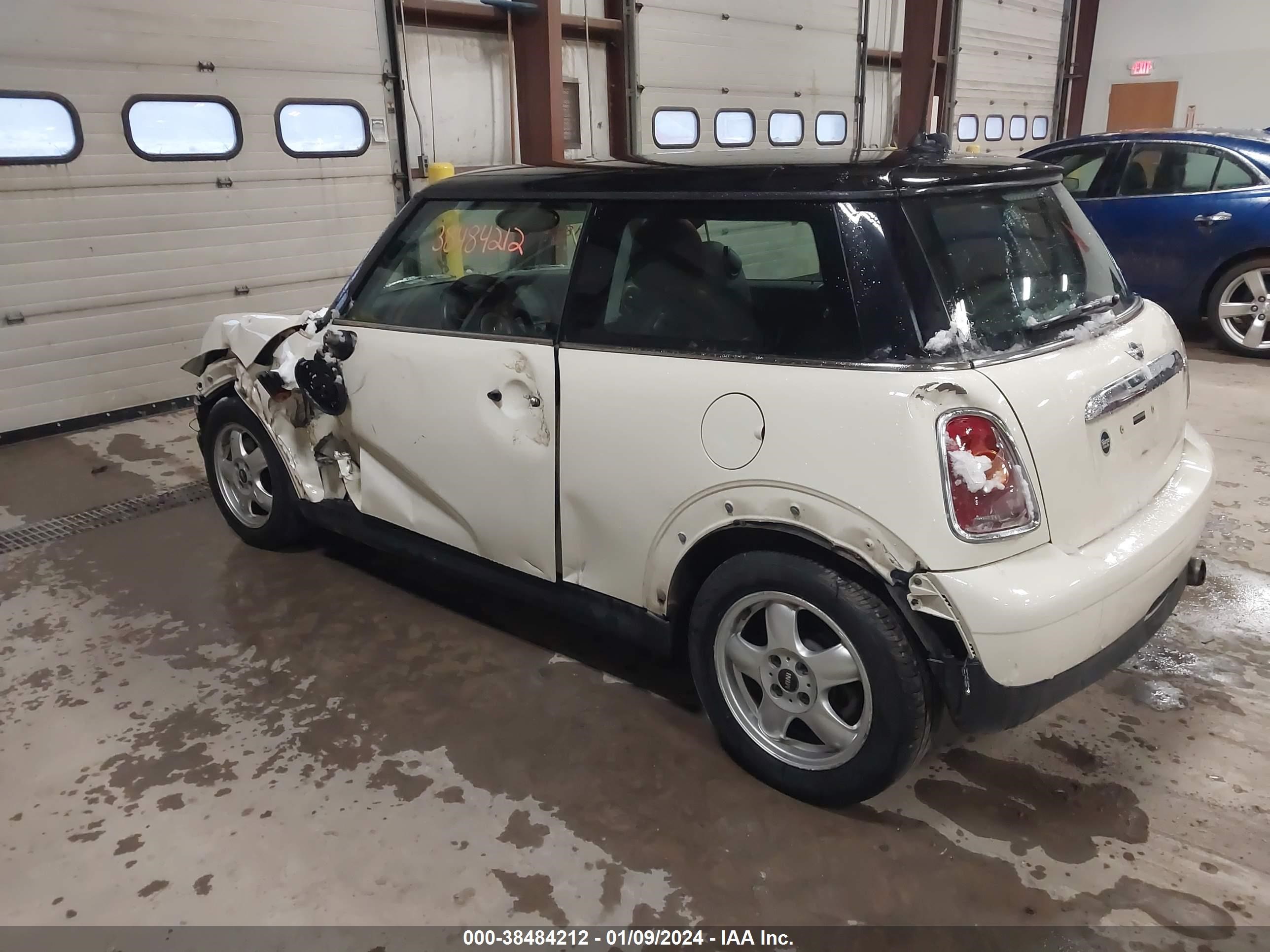 Photo 2 VIN: WMWMF335X9TU75737 - MINI COOPER 