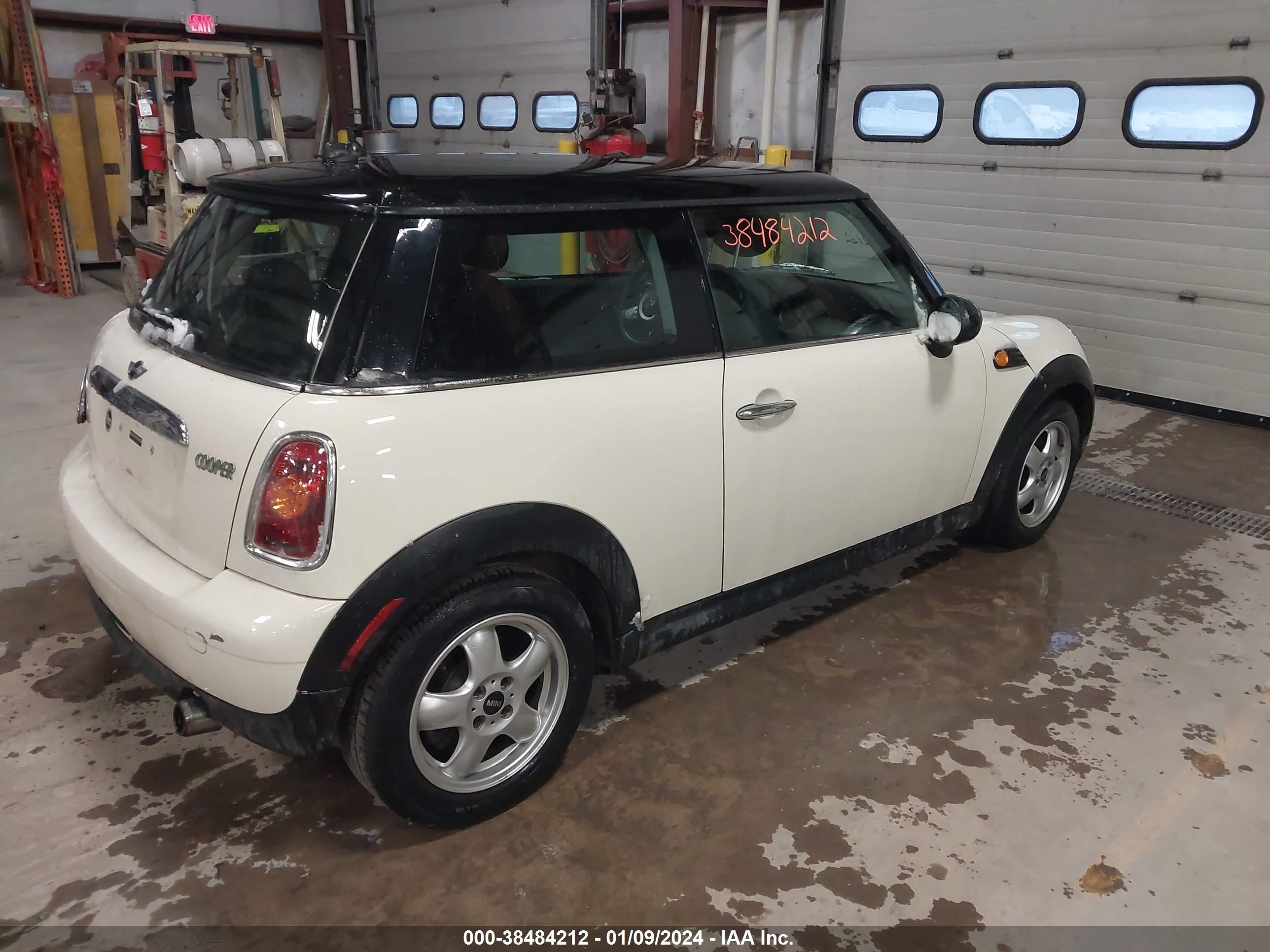 Photo 3 VIN: WMWMF335X9TU75737 - MINI COOPER 