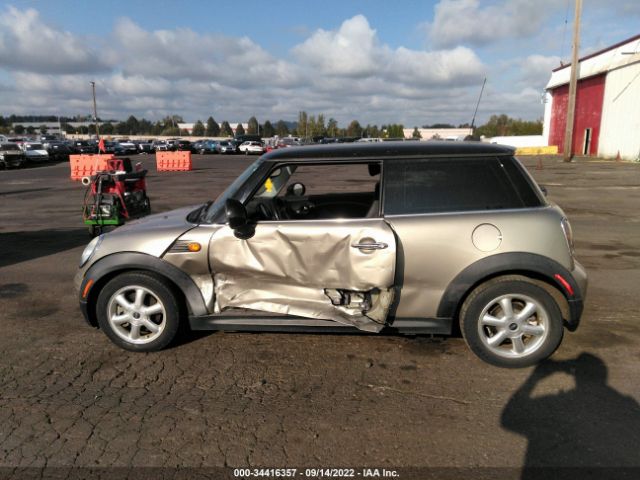 Photo 5 VIN: WMWMF3C52ATZ22484 - MINI COOPER HARDTOP 