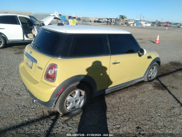 Photo 3 VIN: WMWMF3C53ATZ62847 - MINI COOPER 