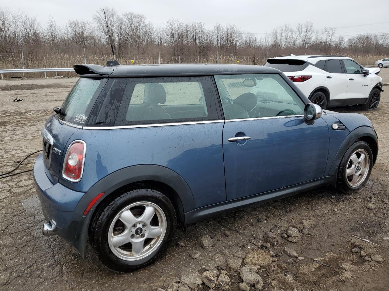 Photo 2 VIN: WMWMF3C54ATZ65398 - MINI COOPER 